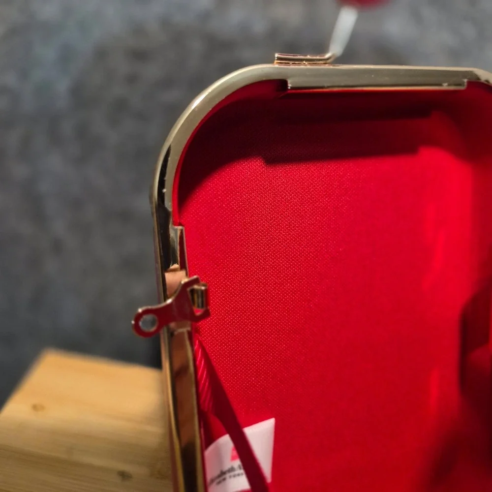 New Elizabeth Arden Red Box Bag  Gold Chain Hard Case Kiss Clasp Crossbody GWP